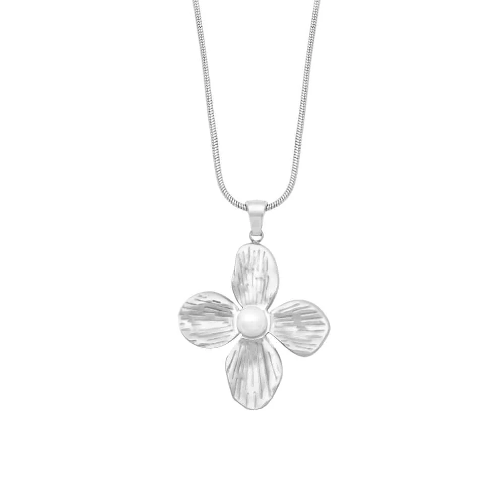 Aurelie Flower Pearl Necklace - Image 3