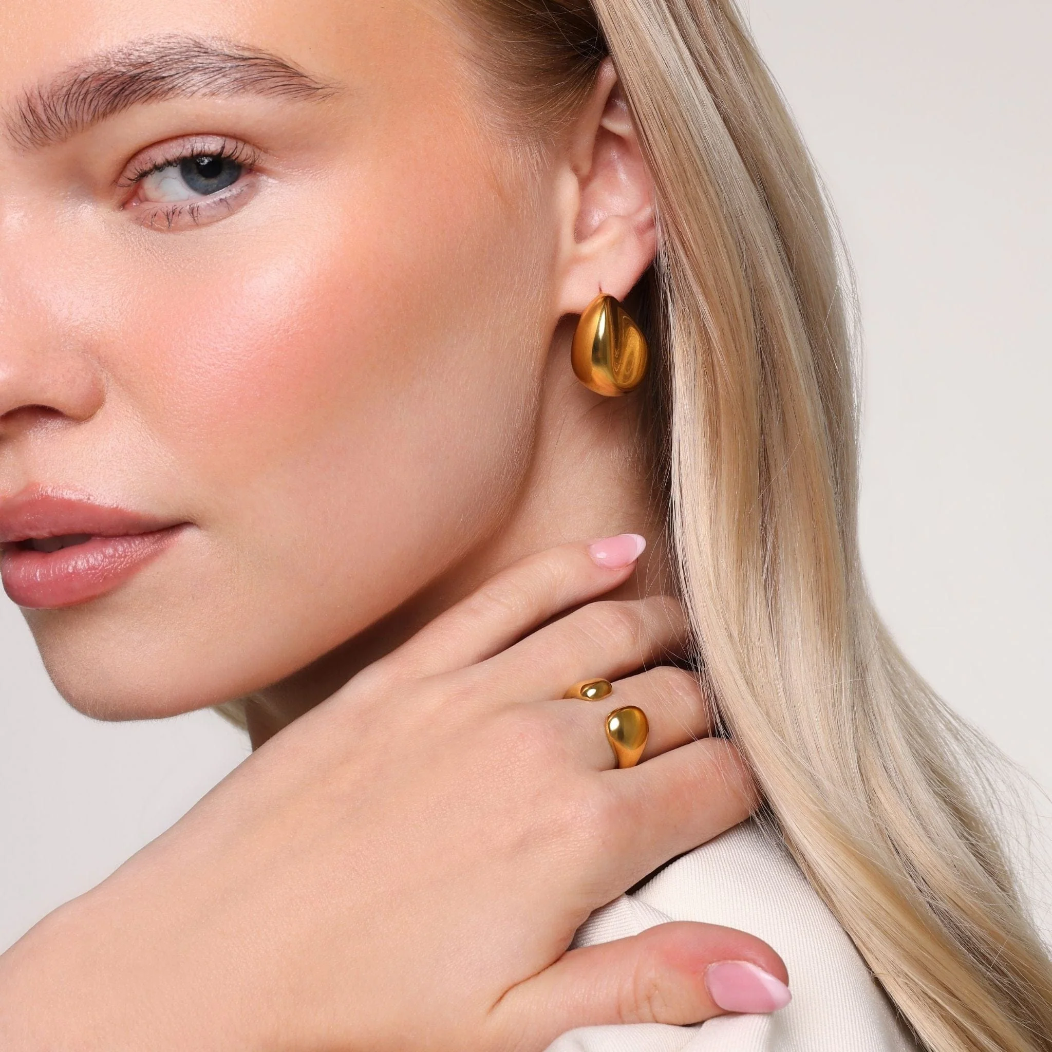 Glory Stud Earrings - Image 5